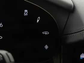Porsche Taycan (2024) thumbnail 45