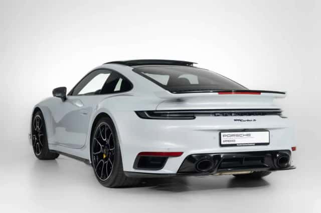 Porsche 911 (2025) thumbnail 6
