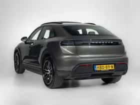 Porsche Macan (2025) thumbnail 2