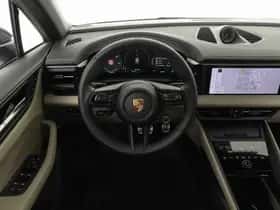 Porsche Macan (2025) thumbnail 12