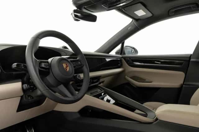 Porsche Macan (2025) thumbnail 3