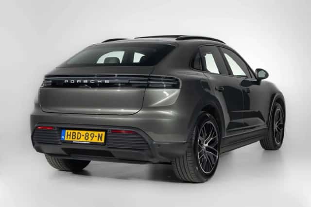 Porsche Macan (2025) thumbnail 6