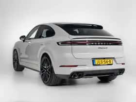 Porsche Cayenne (2024) thumbnail 2