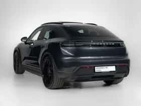 Porsche Macan (2024) thumbnail 2