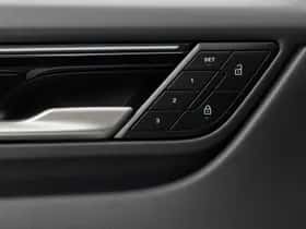 Porsche Macan (2024) thumbnail 37