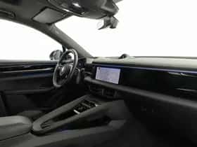 Porsche Macan (2024) thumbnail 7