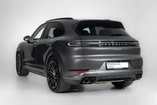 Porsche Cayenne (2024) thumbnail 2