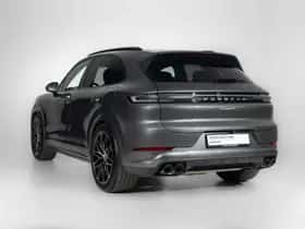 Porsche Cayenne (2024) thumbnail 2