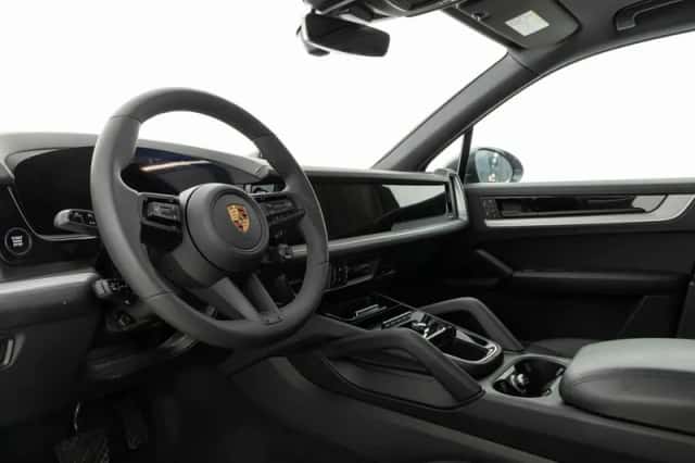 Porsche Cayenne (2024) thumbnail 3