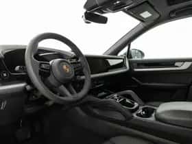 Porsche Cayenne (2024) thumbnail 3