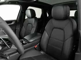 Porsche Cayenne (2024) thumbnail 4