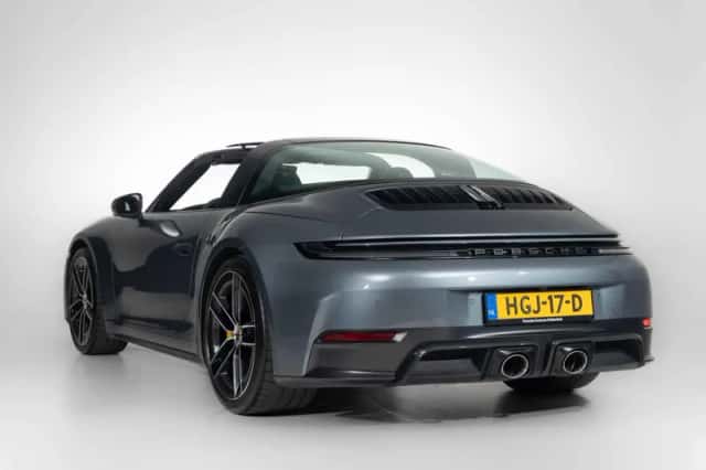 Porsche 911 (2025) thumbnail 2