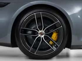 Porsche 911 (2025) thumbnail 24
