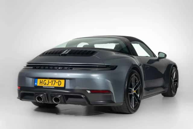 Porsche 911 (2025) thumbnail 5