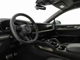 Porsche Cayenne (2025) thumbnail 3