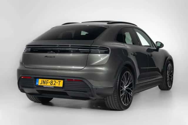 Porsche Macan (2025) thumbnail 6