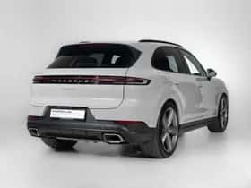 Porsche Cayenne (2024) thumbnail 2