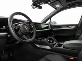 Porsche Cayenne (2024) thumbnail 3