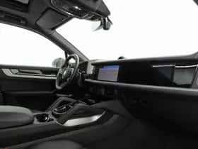 Porsche Cayenne (2024) thumbnail 7