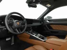 Porsche 911 (2021) thumbnail 3