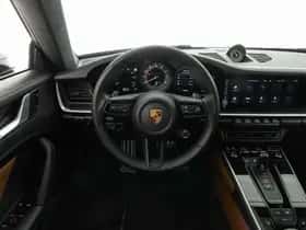 Porsche 911 (2021) thumbnail 9