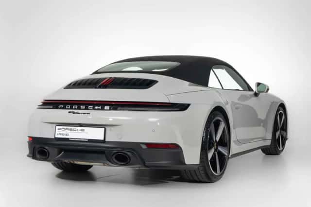 Porsche 911 (2025) thumbnail 2