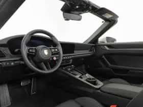 Porsche 911 (2025) thumbnail 3