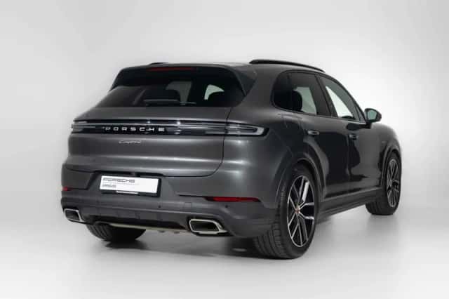 Porsche Cayenne (2025) thumbnail 2