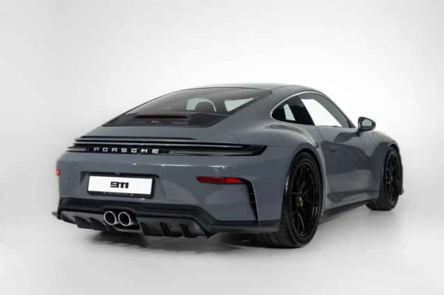 Porsche 911 (2025) thumbnail 2