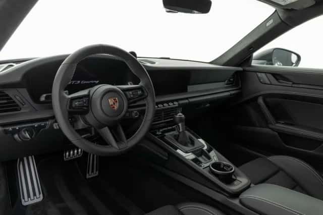 Porsche 911 (2025) thumbnail 3