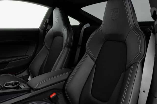Porsche 911 (2025) thumbnail 4