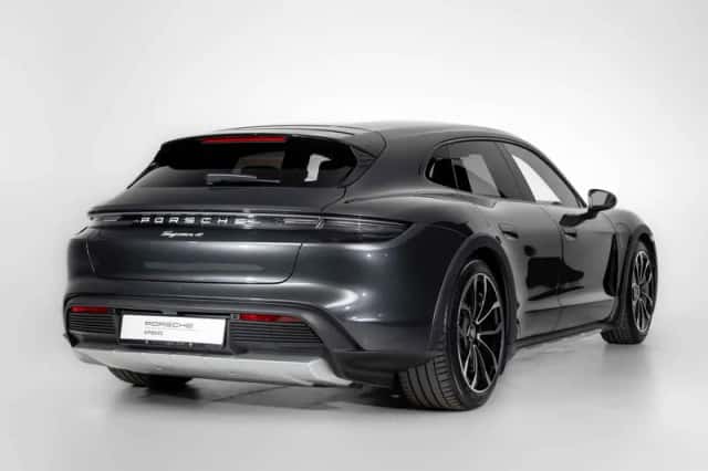 Porsche Taycan (2022) thumbnail 2