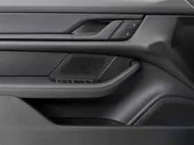 Porsche Taycan (2022) thumbnail 18