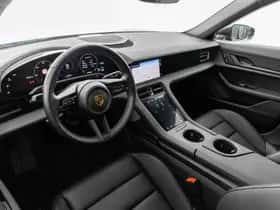 Porsche Taycan (2022) thumbnail 3