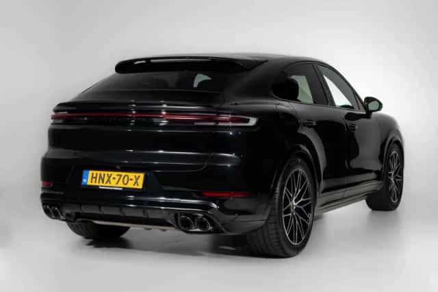 Porsche Cayenne (2025) thumbnail 2