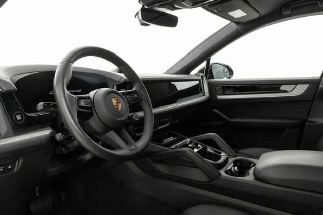 Porsche Cayenne (2025) thumbnail 3