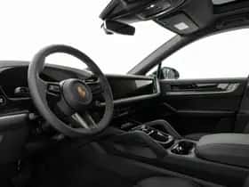 Porsche Cayenne (2026) thumbnail 3