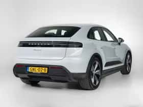Porsche Macan (2024) thumbnail 2