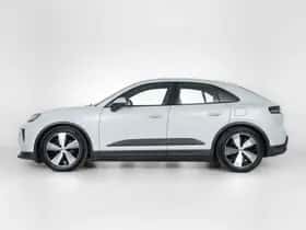 Porsche Macan (2024) thumbnail 11