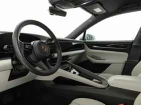 Porsche Macan (2024) thumbnail 3