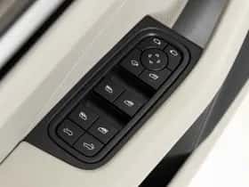 Porsche Macan (2024) thumbnail 41