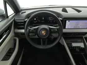 Porsche Macan (2024) thumbnail 9