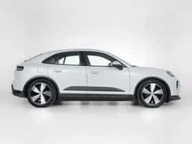 Porsche Macan (2024) thumbnail 10