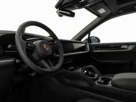 Porsche Cayenne (2026) thumbnail 3