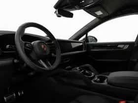 Porsche Cayenne (2026) thumbnail 3
