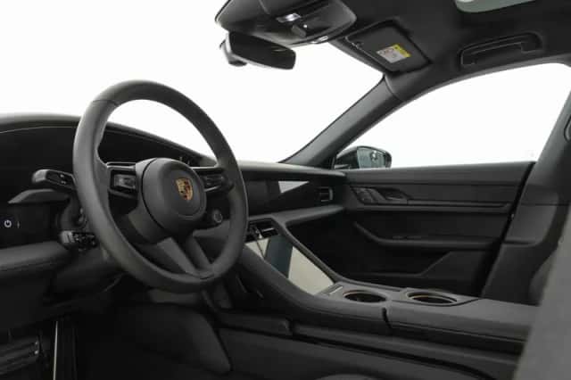 Porsche Taycan (2026) thumbnail 3