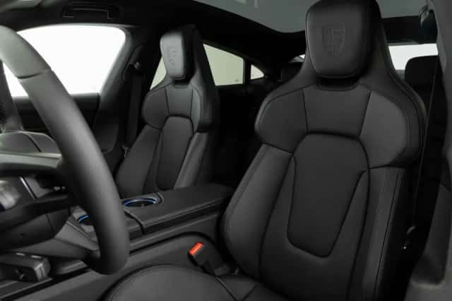 Porsche Taycan (2026) thumbnail 4