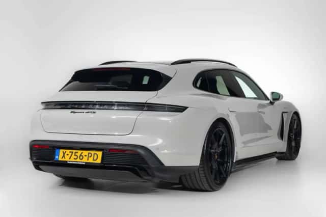 Porsche Taycan (2024) thumbnail 2