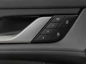 Porsche Taycan (2024) thumbnail 18