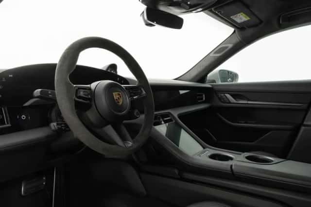Porsche Taycan (2024) thumbnail 3